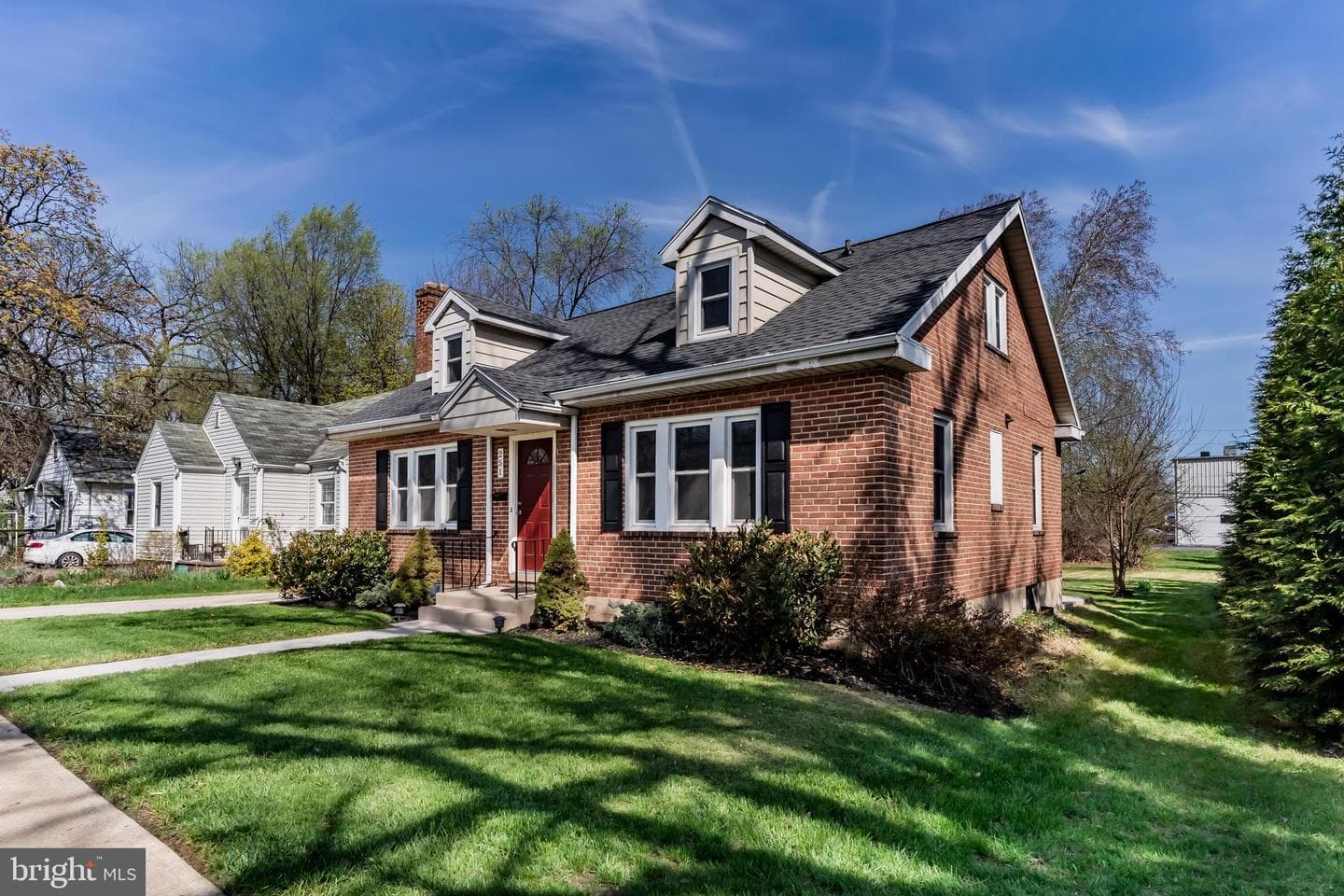 251 E Pomfret Street photo 3