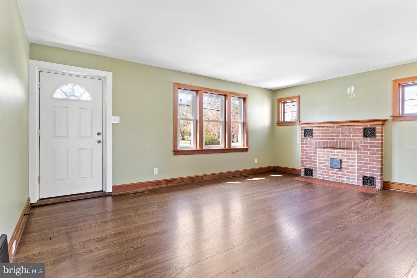 251 E Pomfret Street photo 7