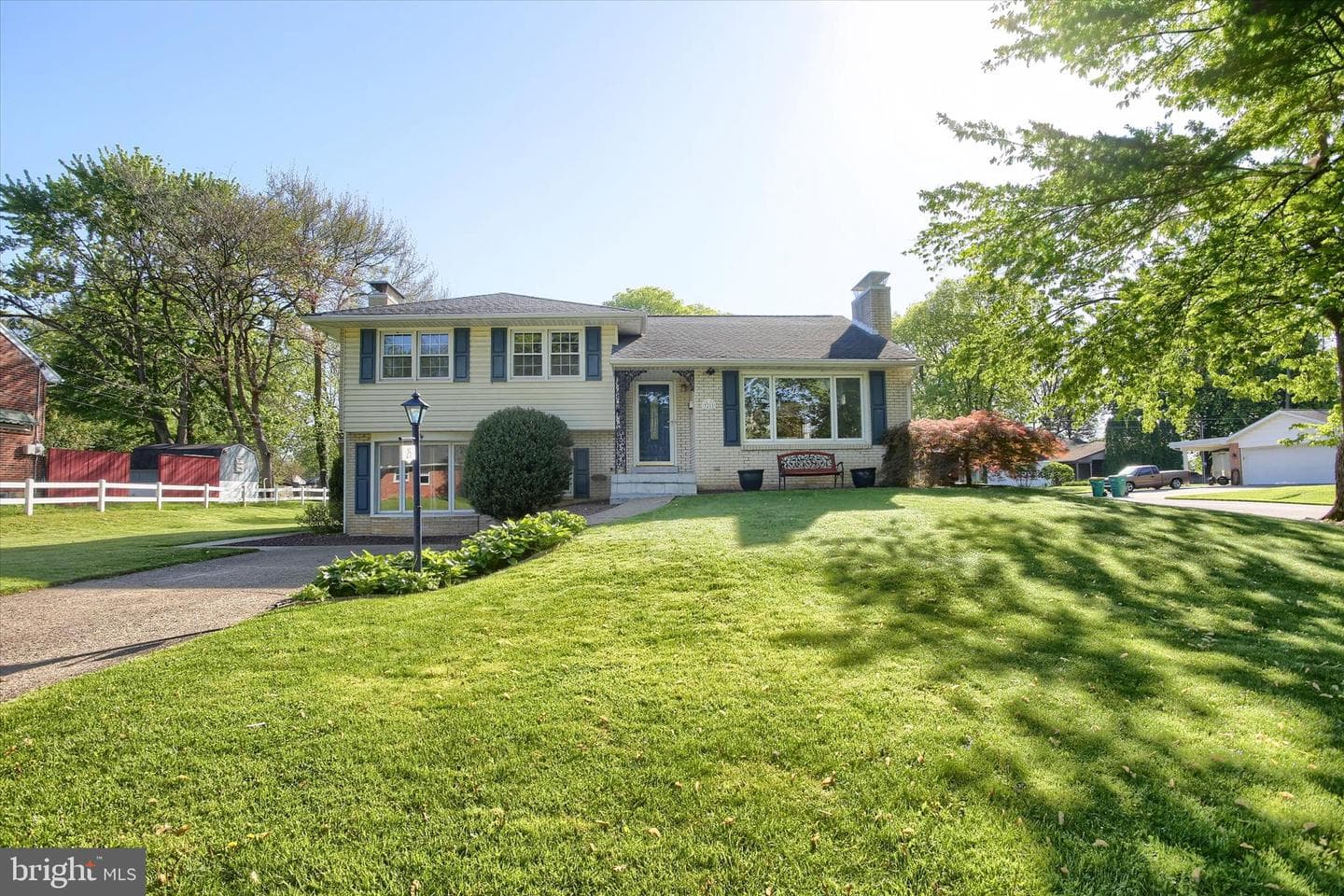 25 Oak Avenue photo 2