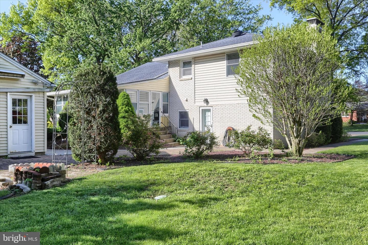 25 Oak Avenue photo 46