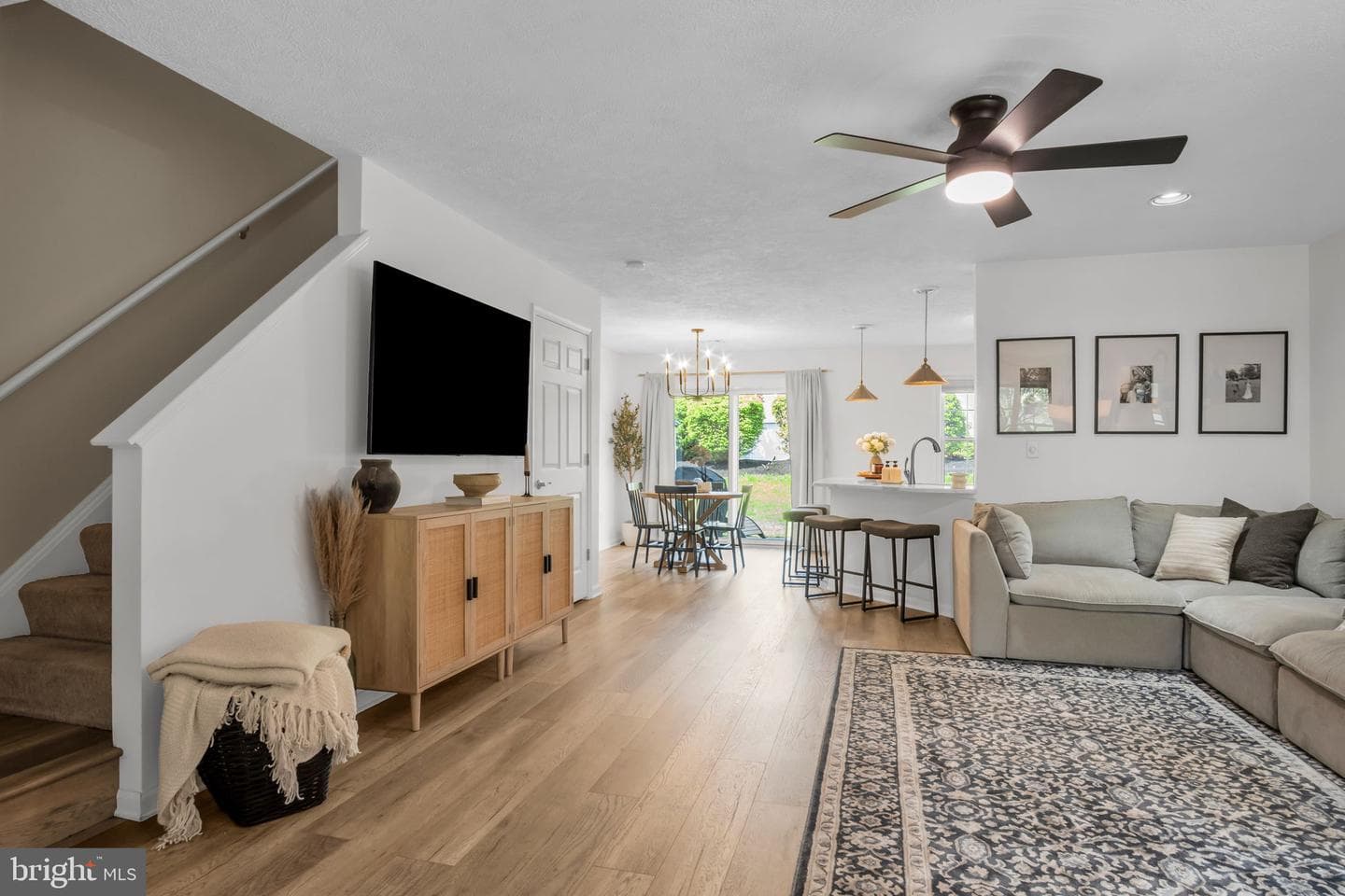 127 Heron Way photo 4