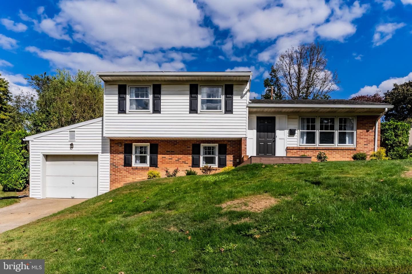 837 W Foxcroft Drive, Camp Hill