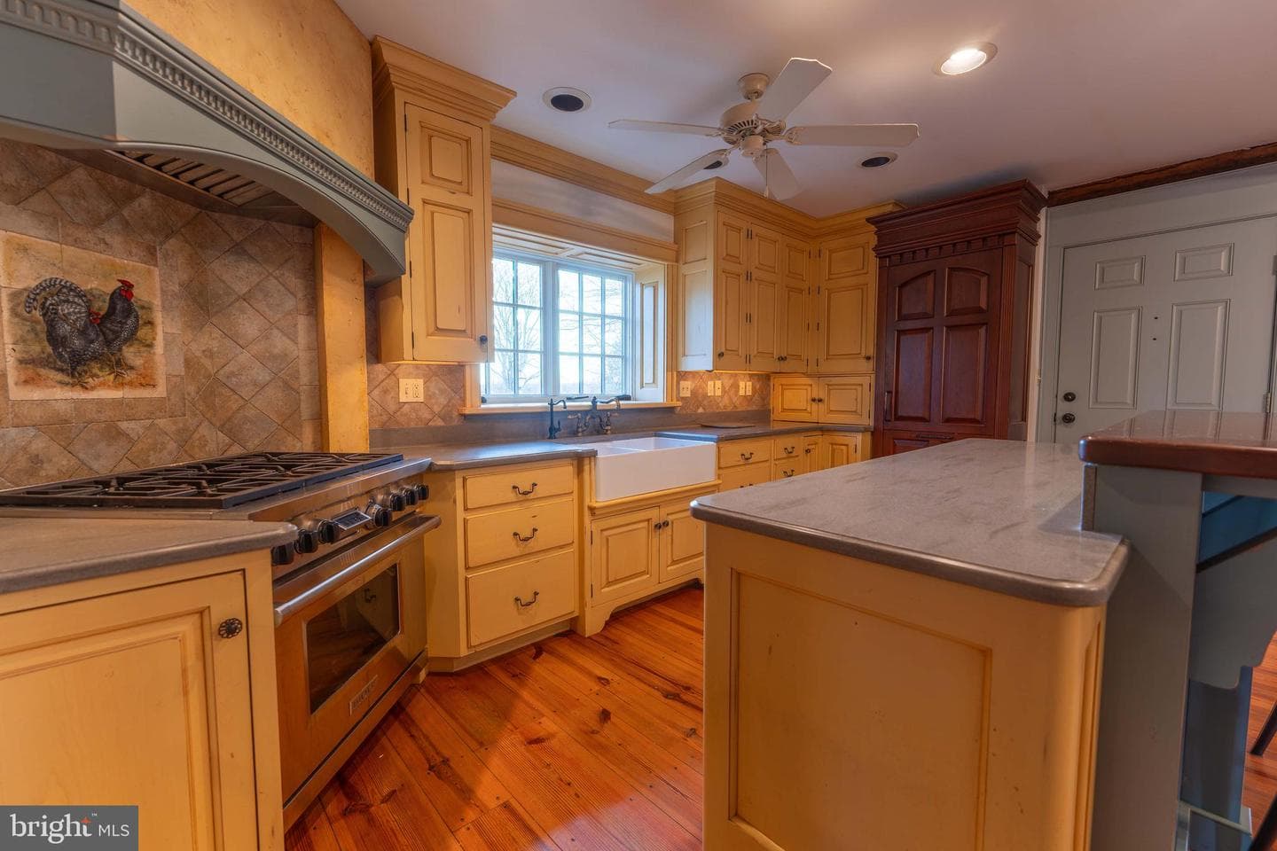 1122 W Trindle Road photo 11
