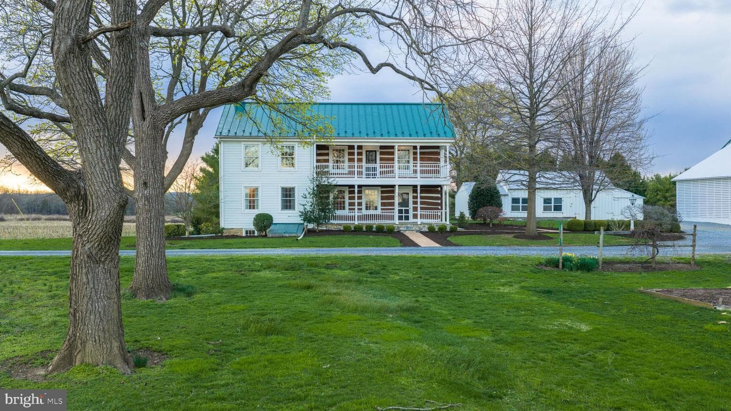 1122 W Trindle Road photo 3