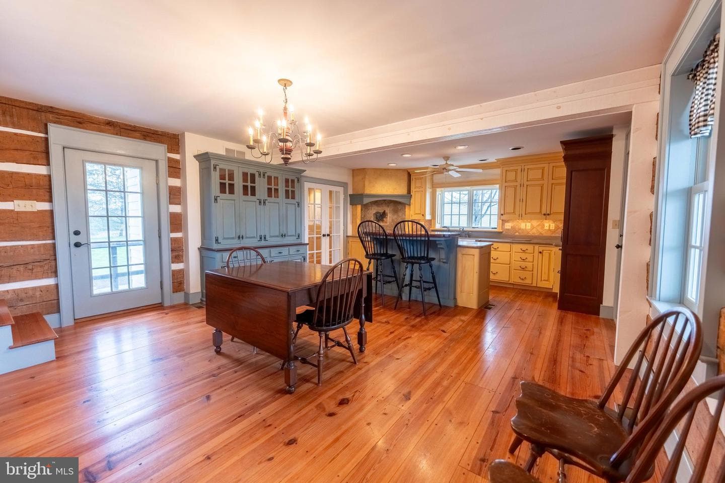 1122 W Trindle Road photo 9