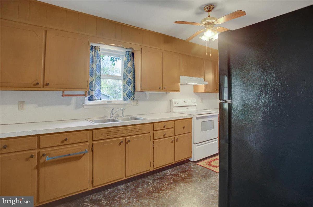 9 Shady Lane photo 12