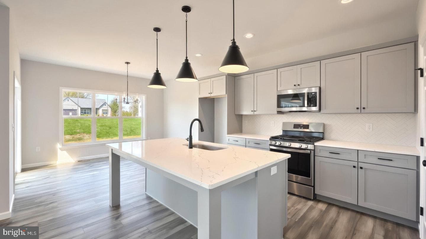 615 Estate Drive photo 17