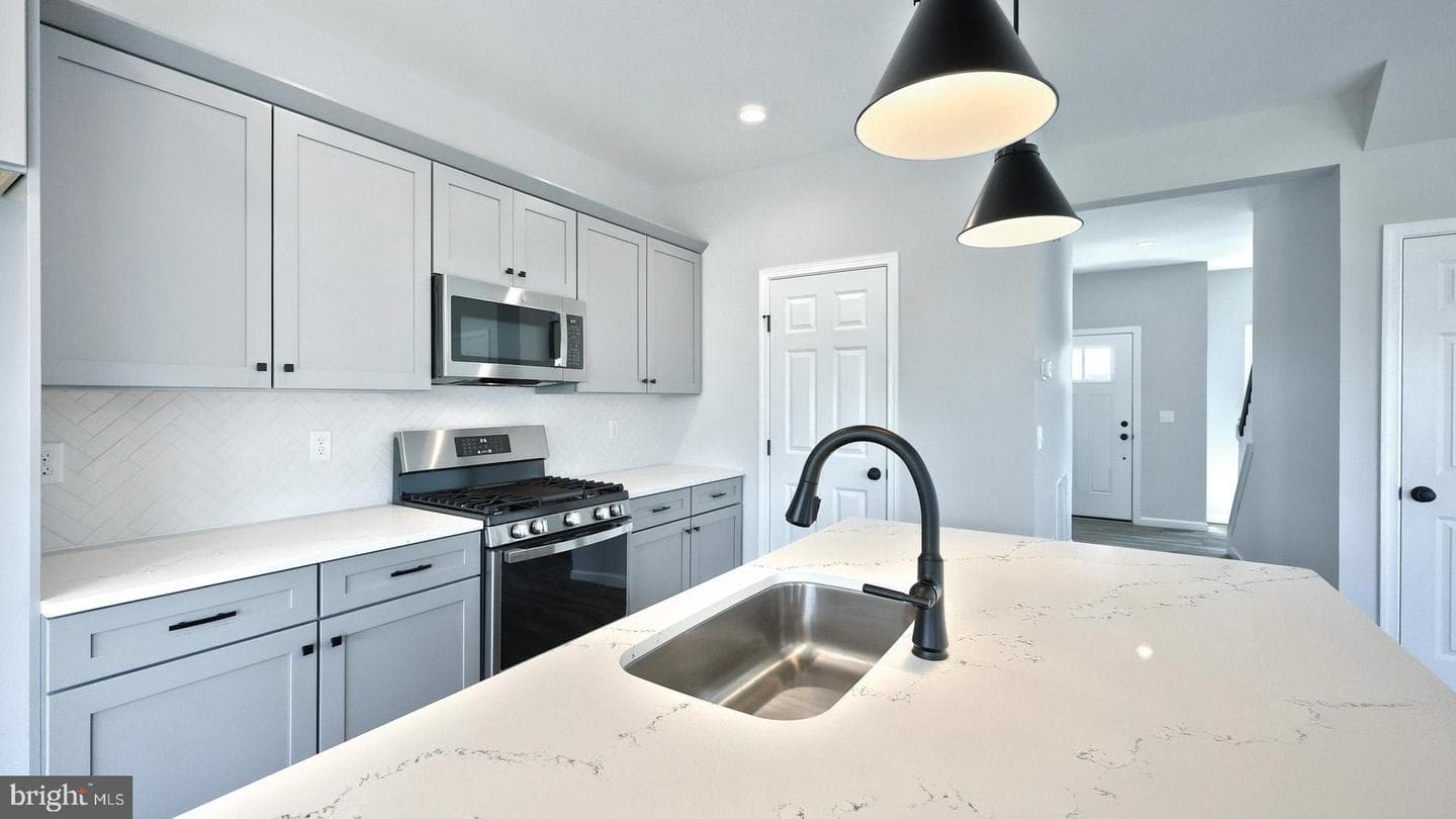 615 Estate Drive photo 18