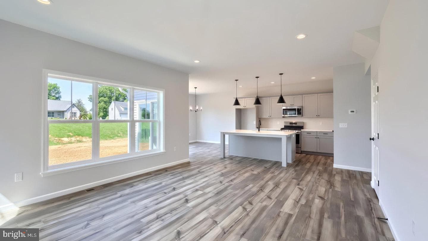 615 Estate Drive photo 21