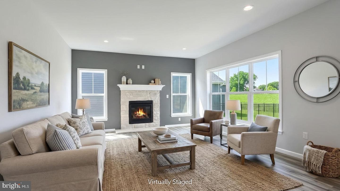615 Estate Drive photo 3