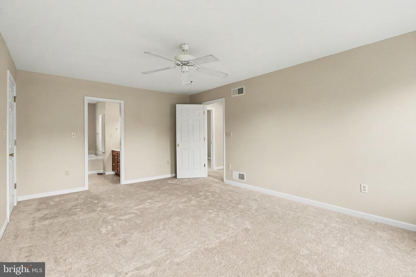 14 Royal Drive photo 16