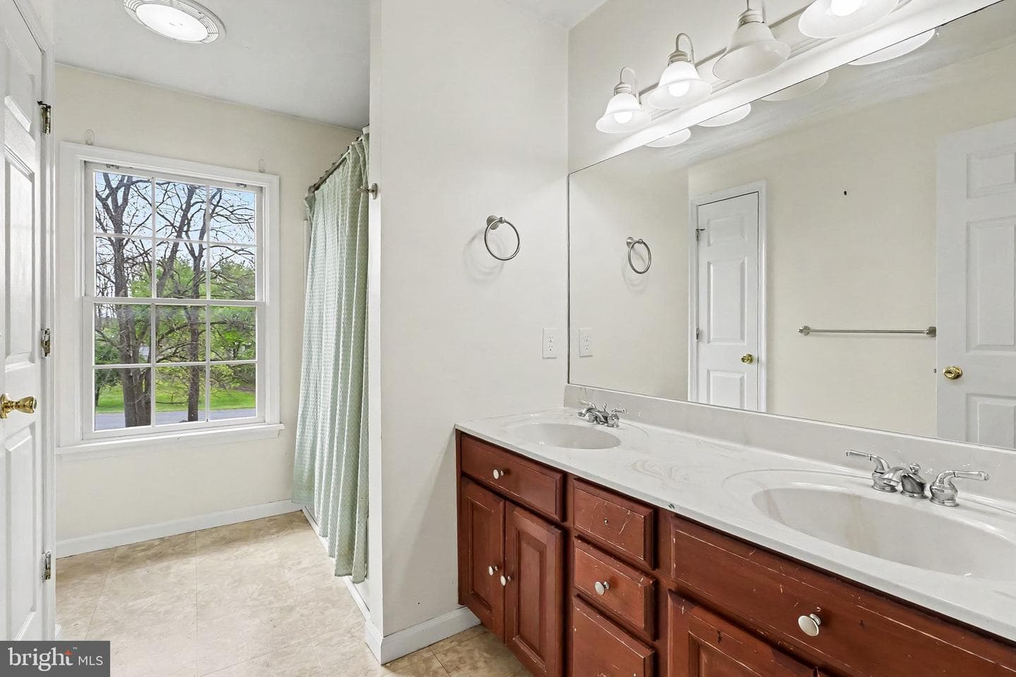 14 Royal Drive photo 30