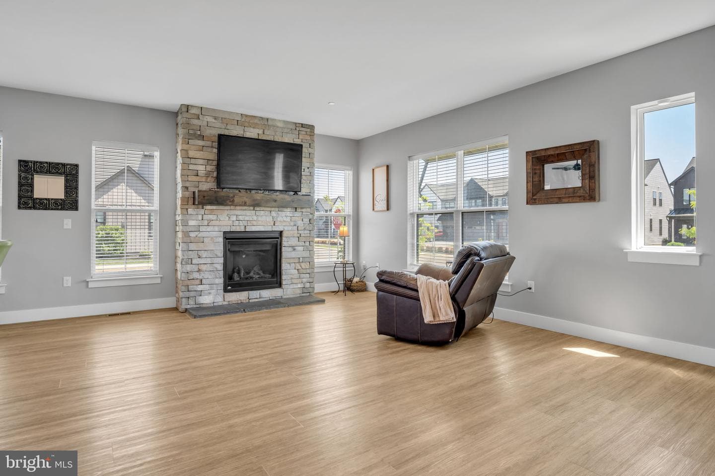 215 Estate Drive photo 36
