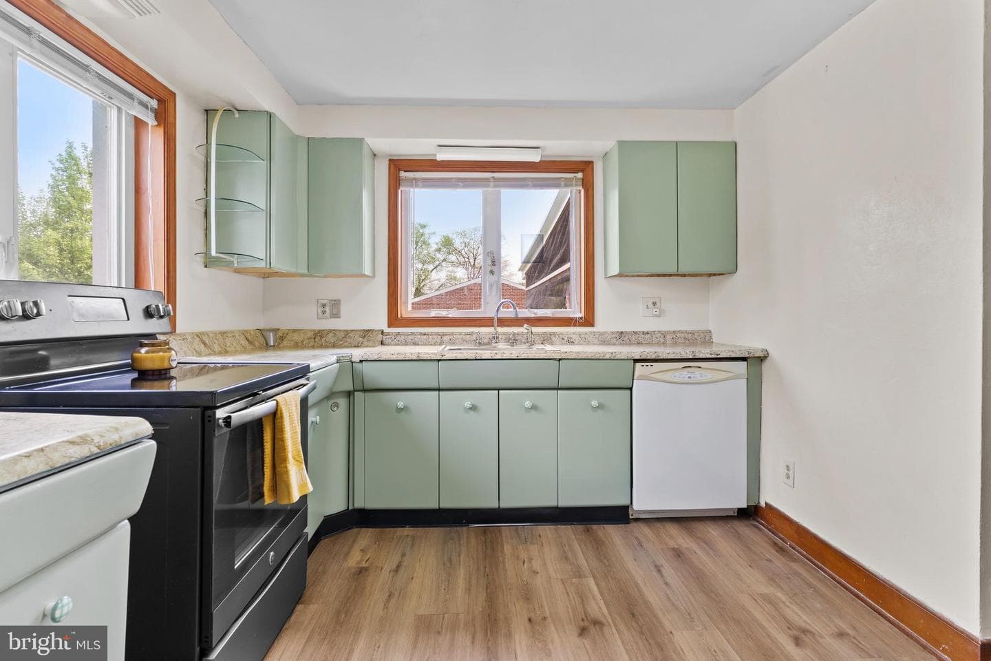 1883 George Avenue photo 9