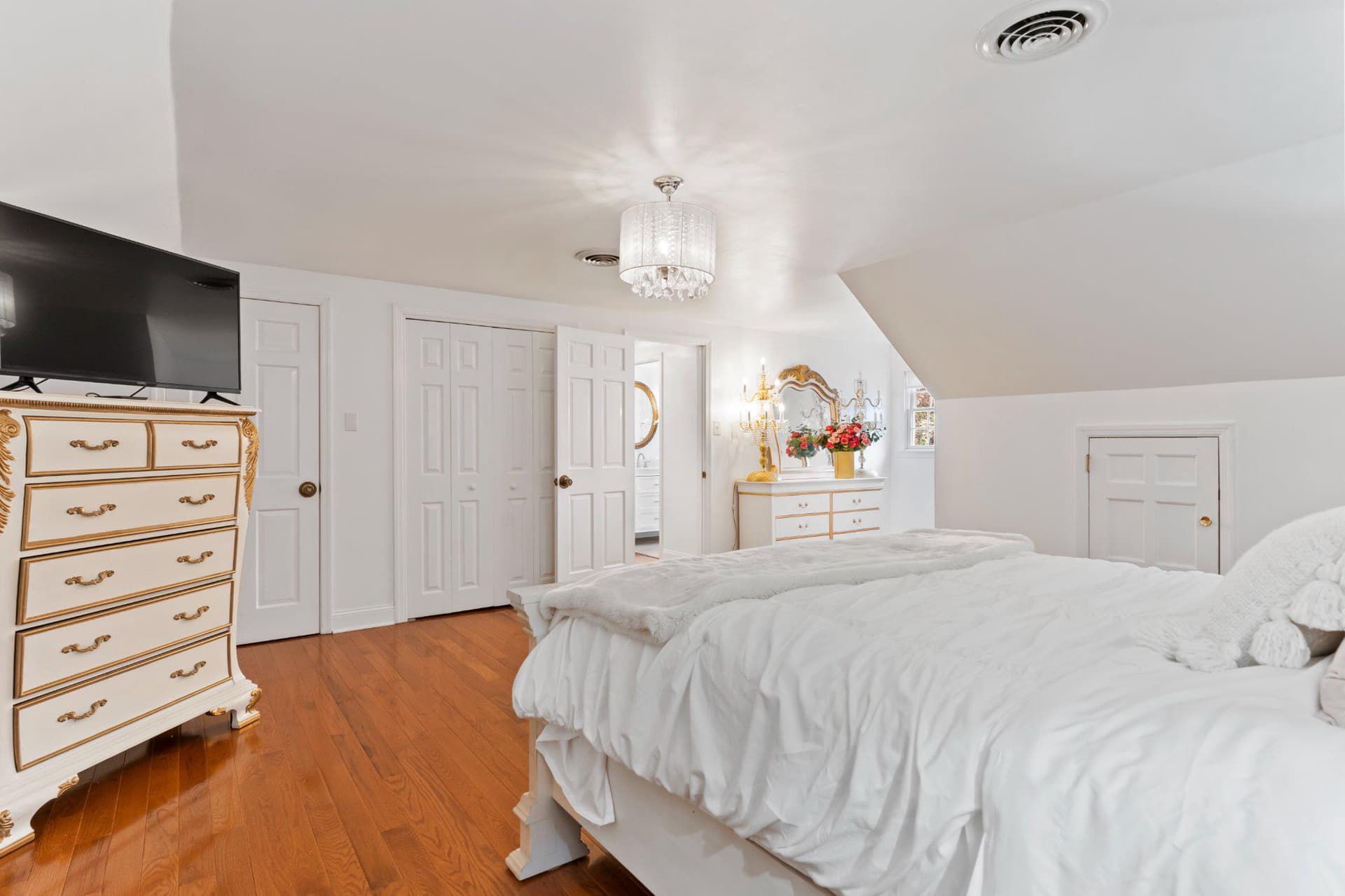 321 S Orange Street photo 36