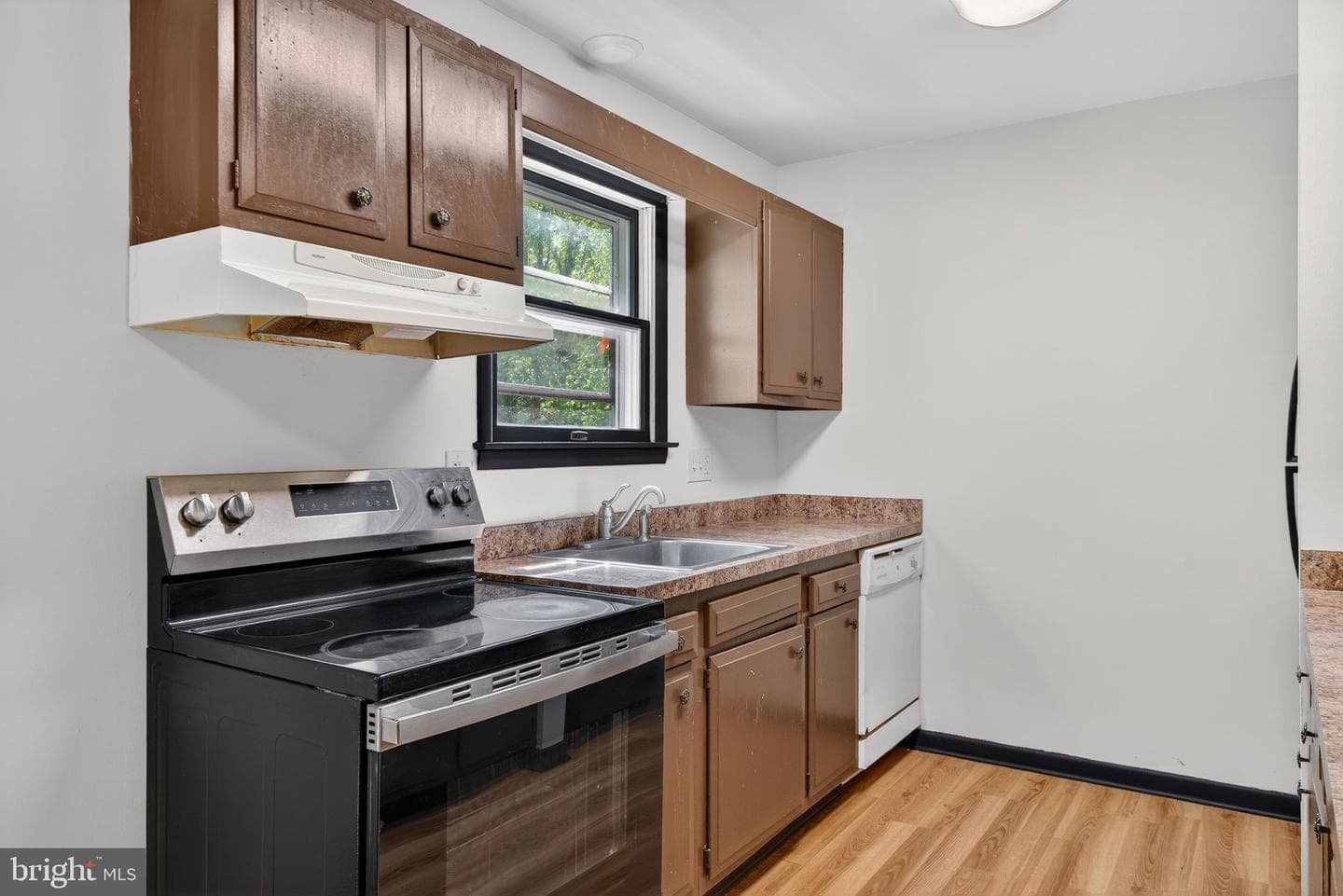 216 Marion Avenue photo 9