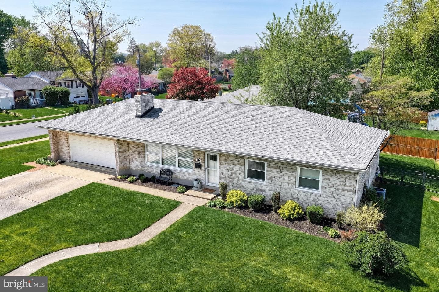 52 Center Drive photo 35