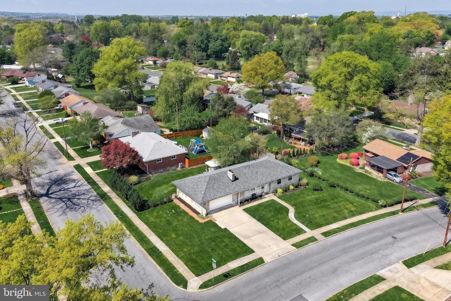 52 Center Drive photo 36