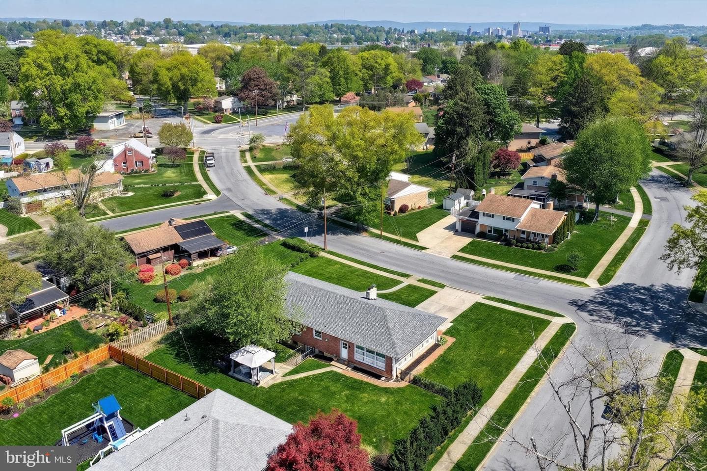 52 Center Drive photo 37