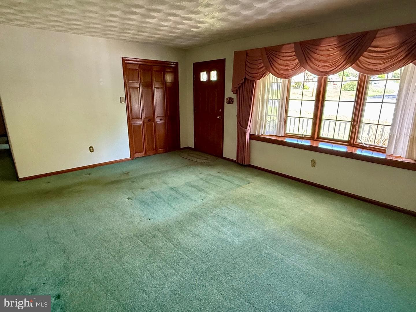 310 Hemlock Road photo 5