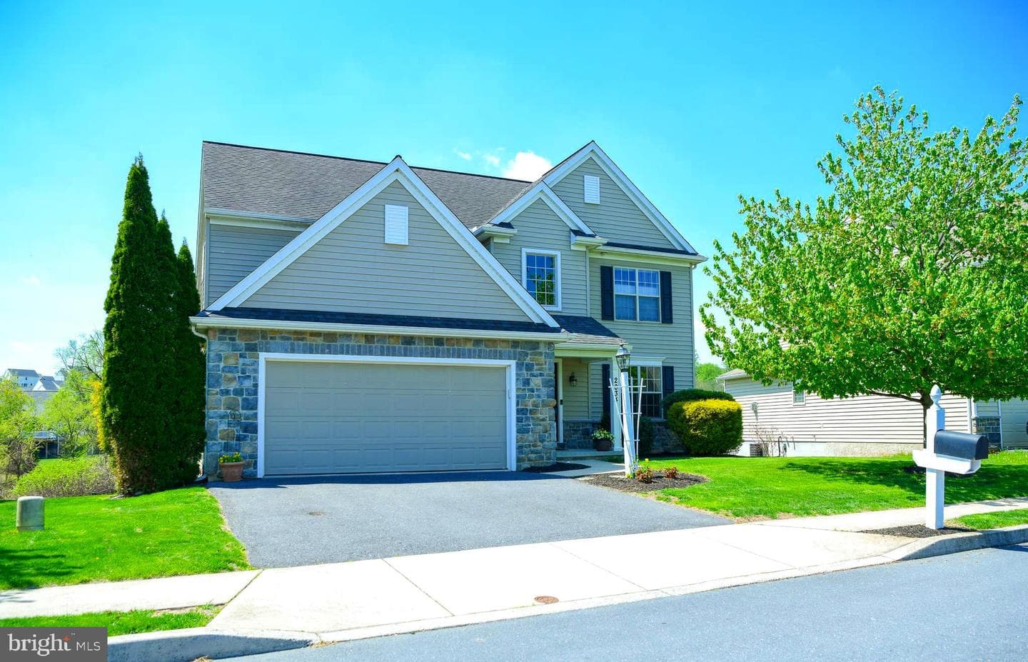 2034 Liberty Drive photo 2