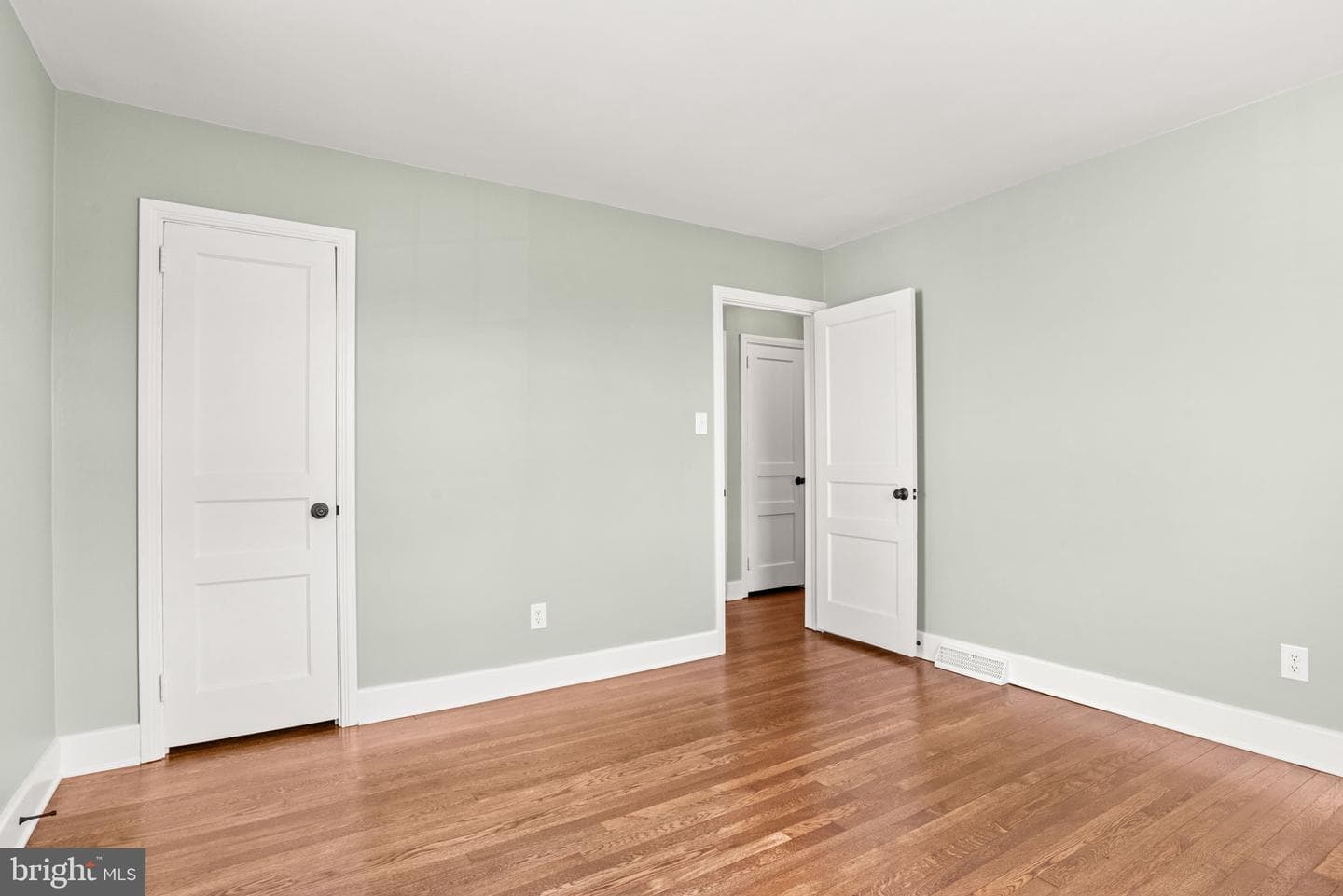 1833 Spring Road photo 13