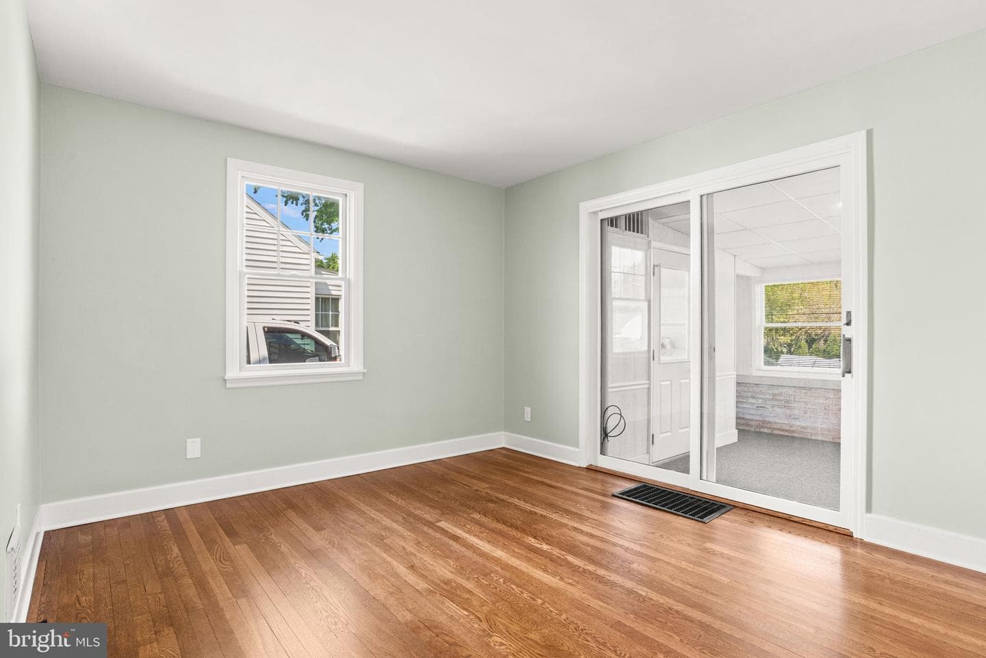 1833 Spring Road photo 17