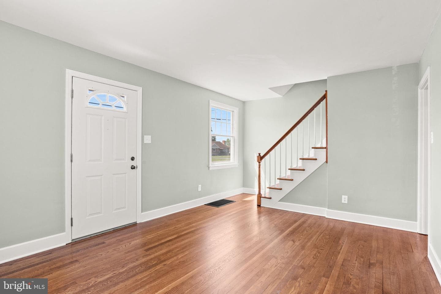 1833 Spring Road photo 5