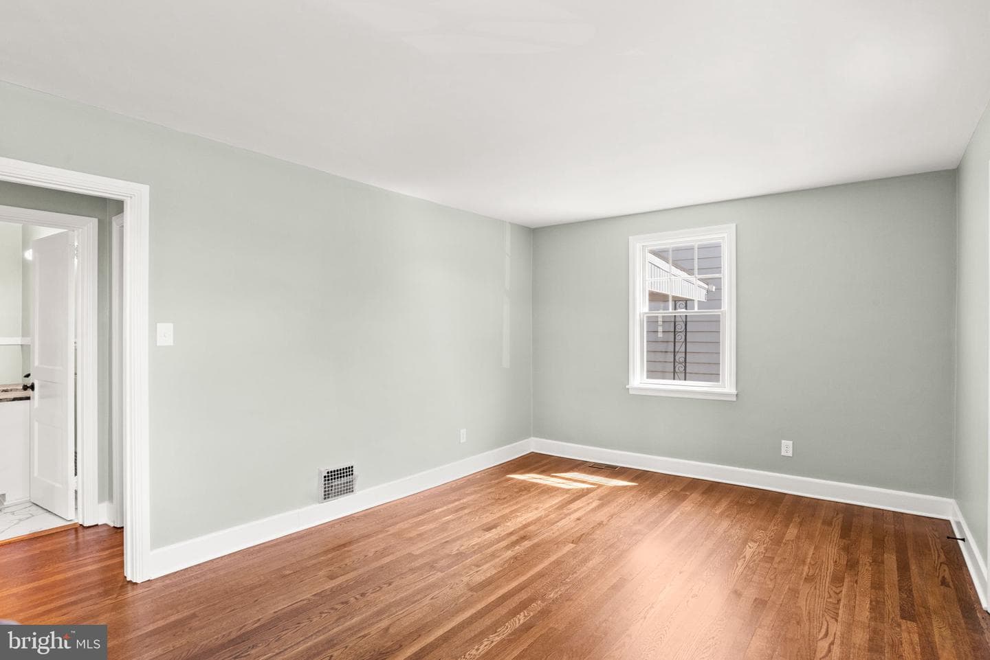 1833 Spring Road photo 6