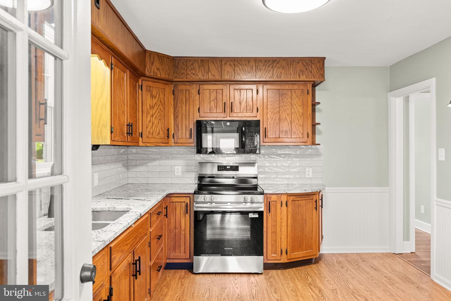 1833 Spring Road photo 9