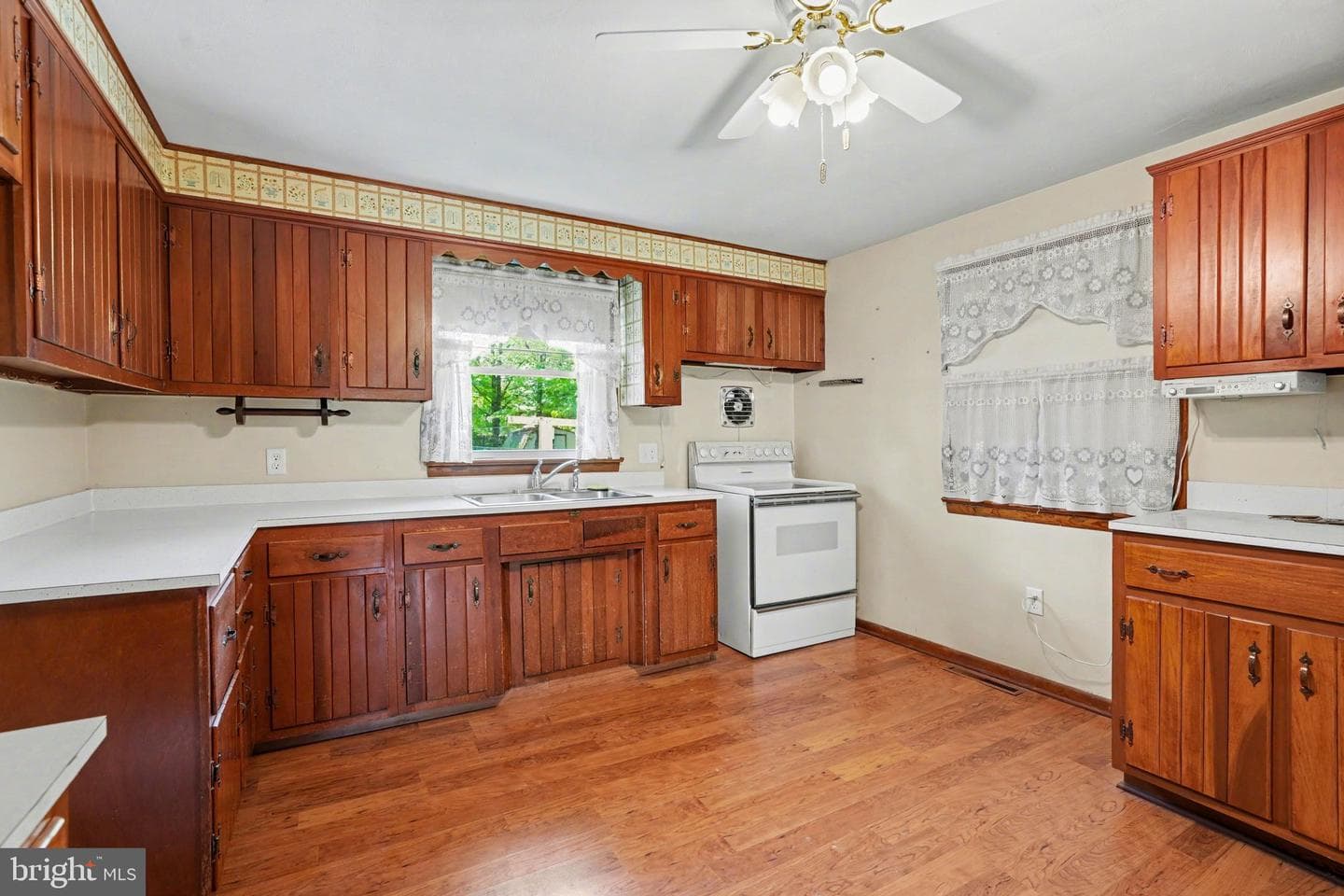 1872 Spring Road photo 11