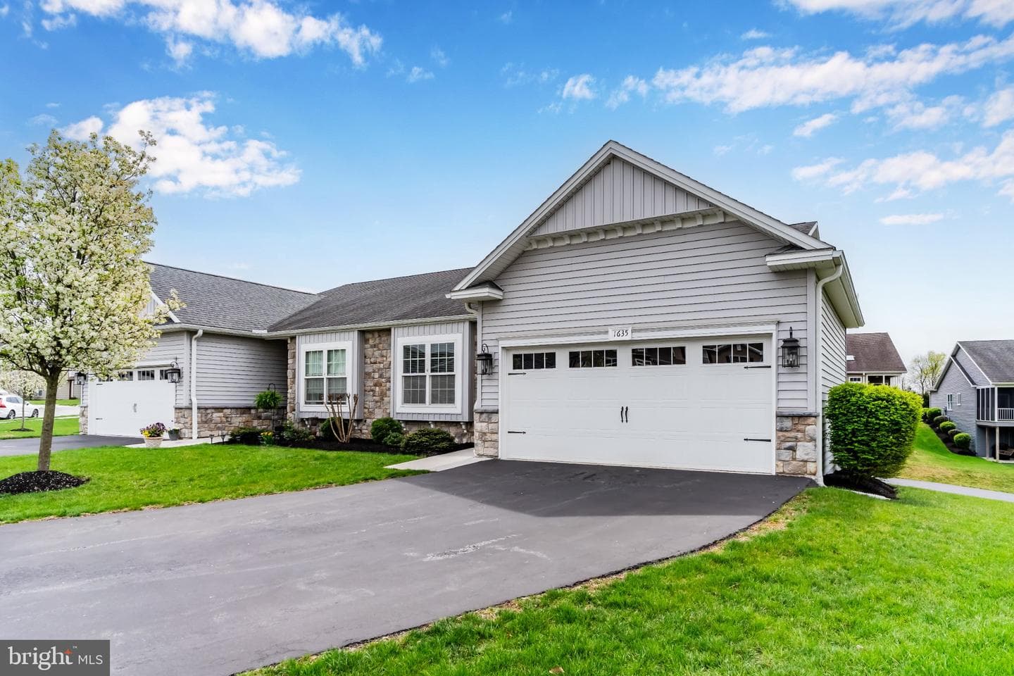 1635 Shady Maple Court photo 2