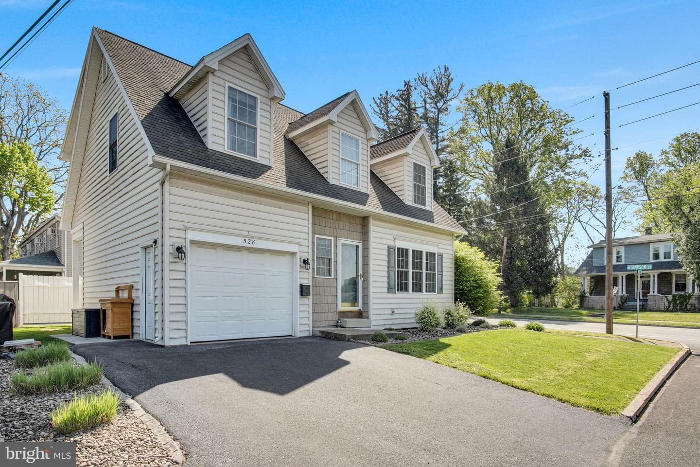 528 W Simpson Street photo 2