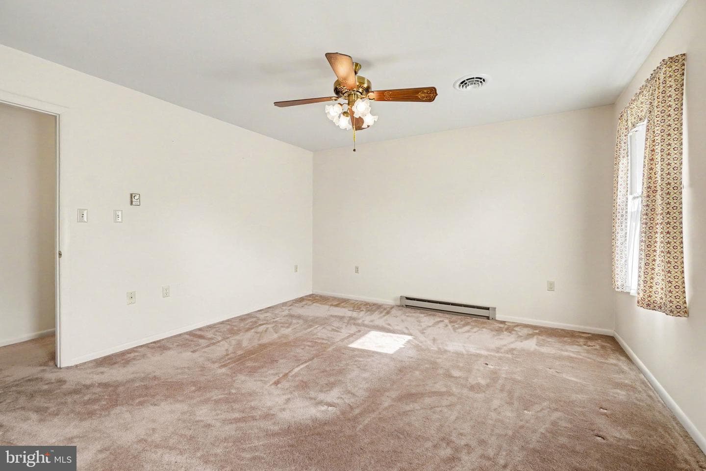 280 Shatto Drive photo 11