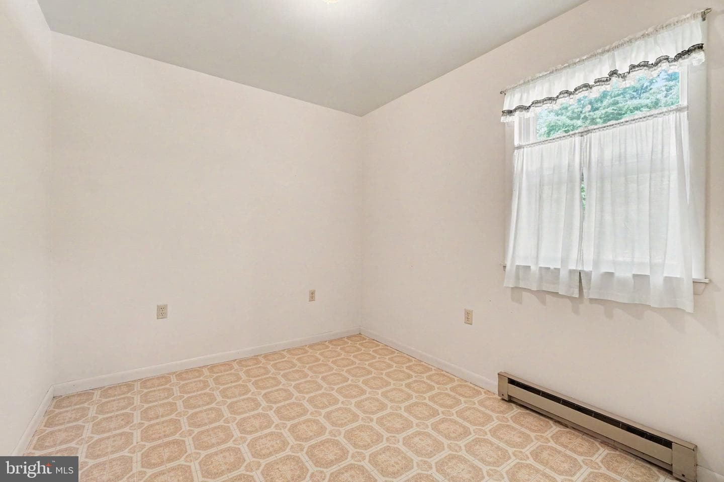 280 Shatto Drive photo 16