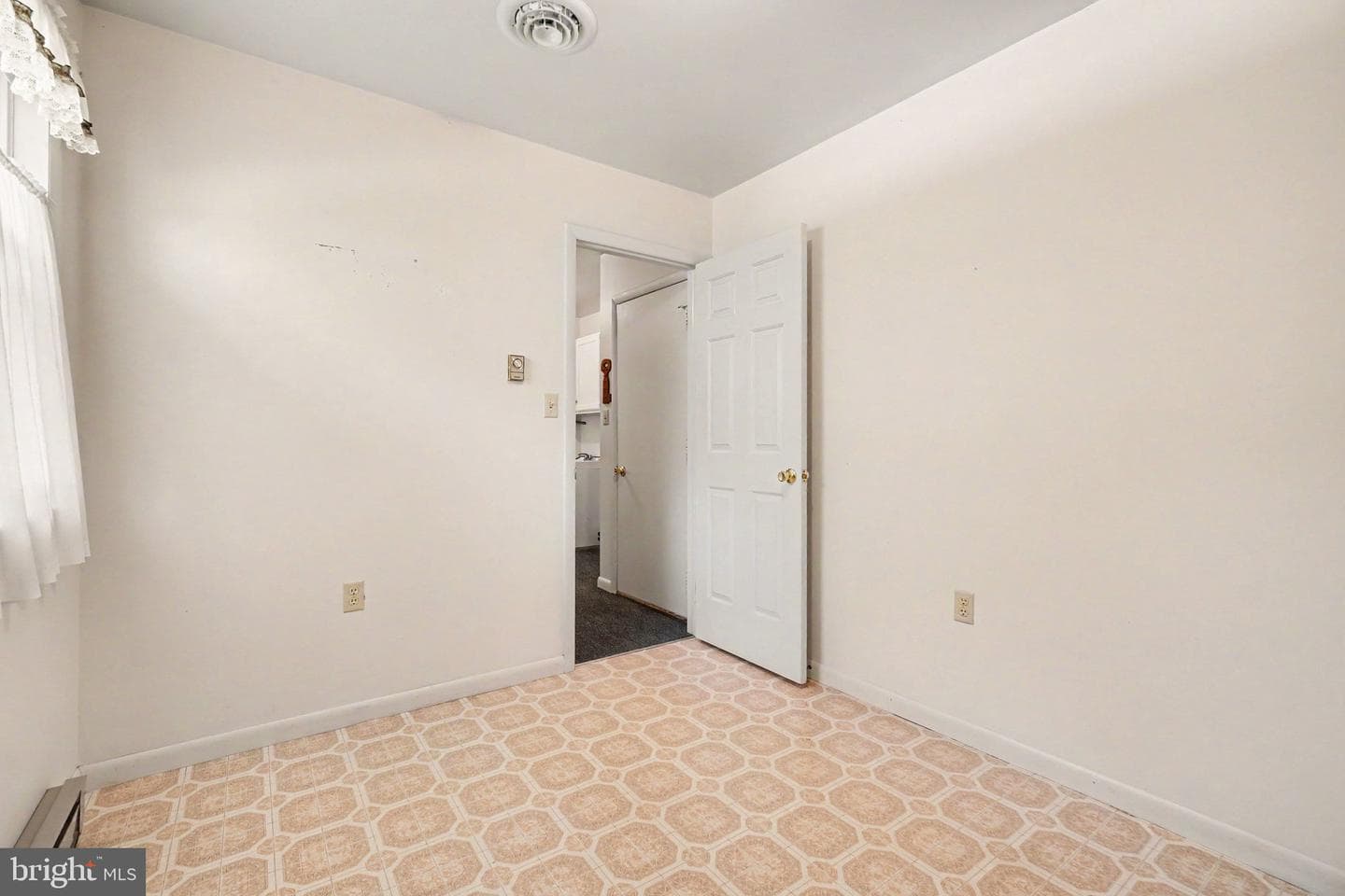 280 Shatto Drive photo 17