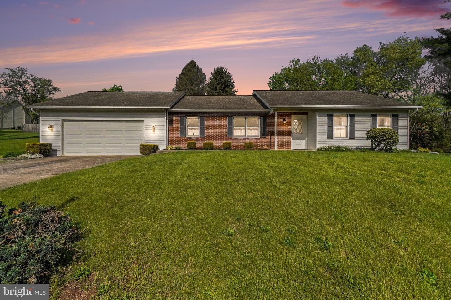 280 Shatto Drive photo 26