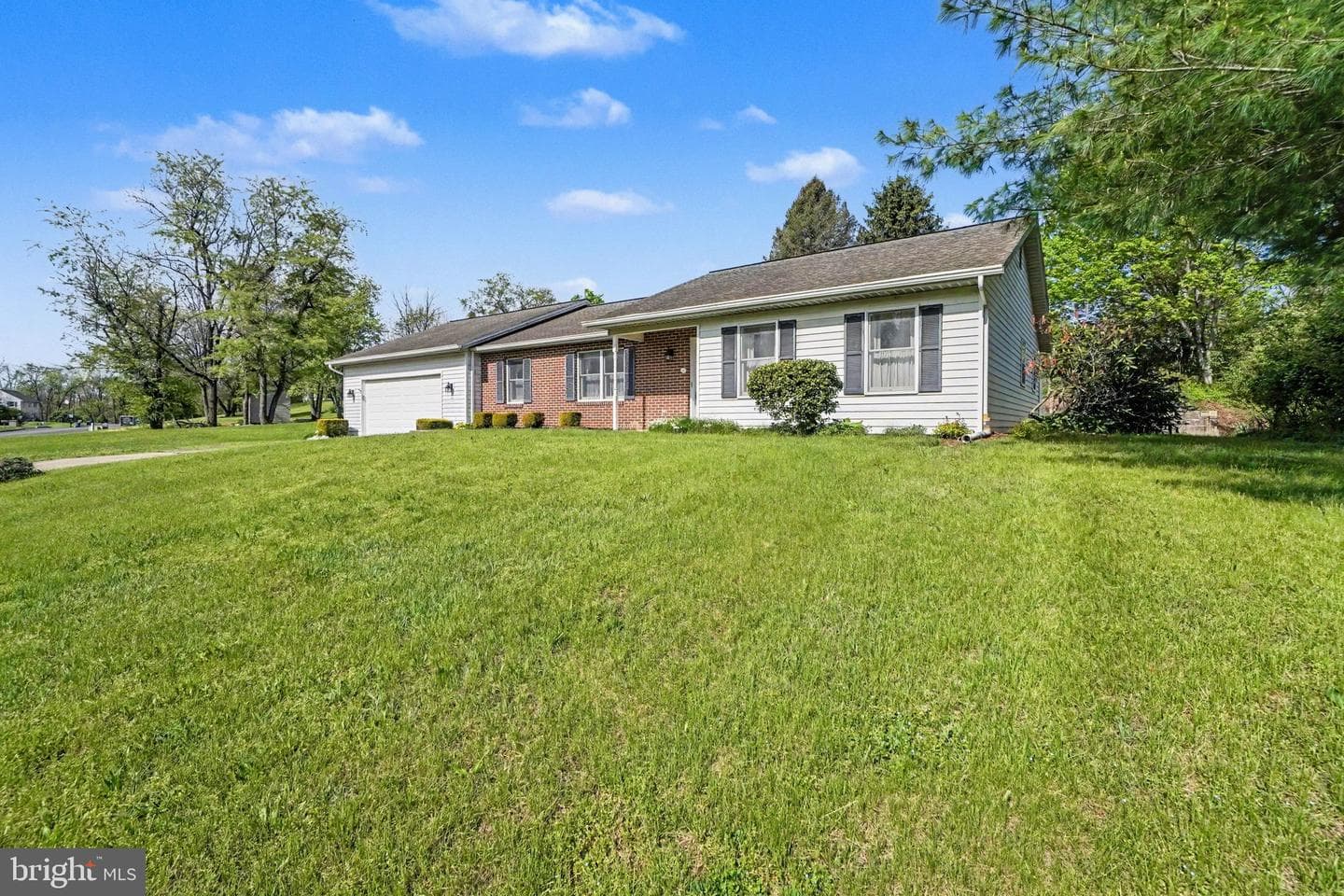280 Shatto Drive photo 28