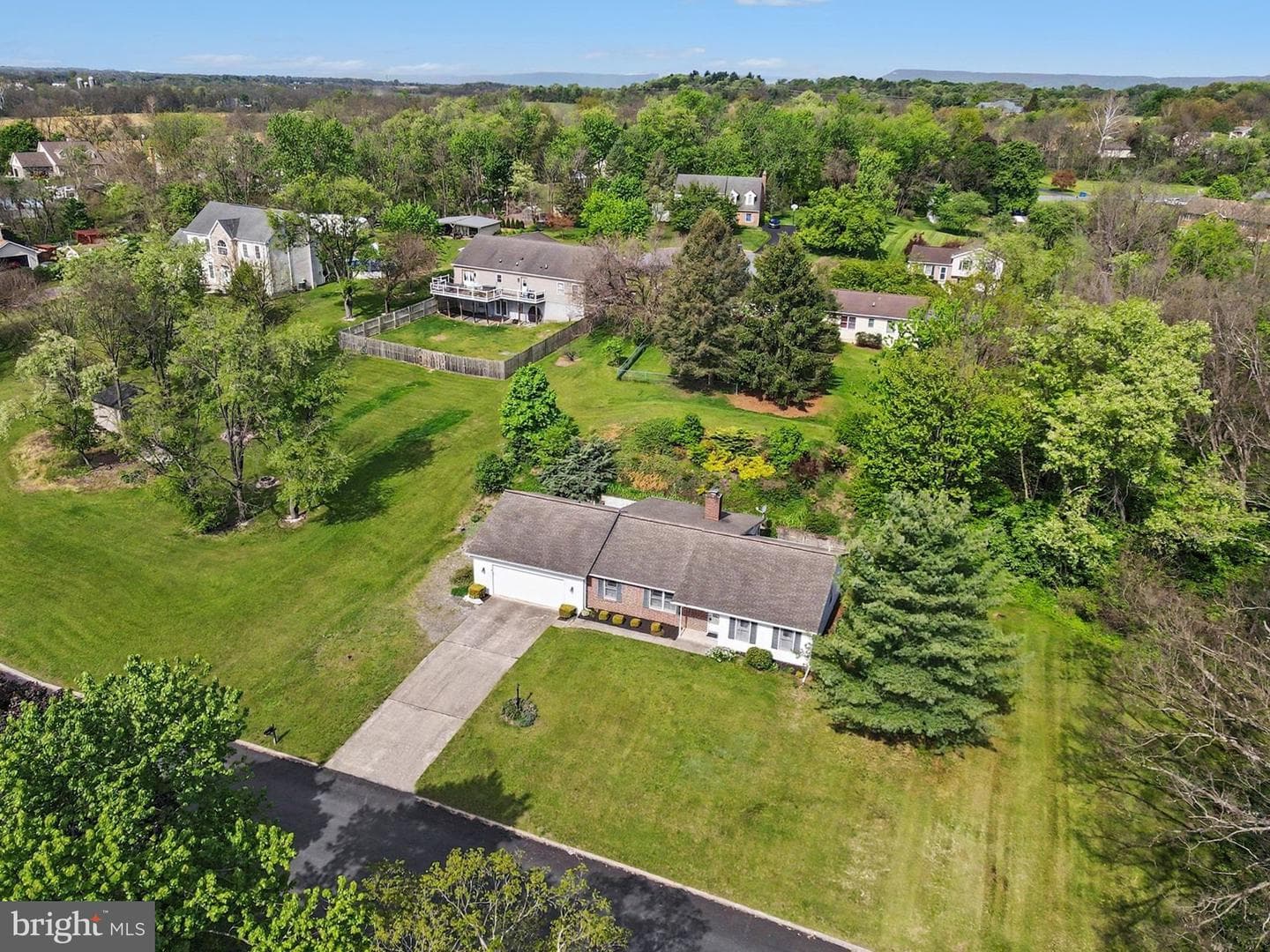 280 Shatto Drive photo 37