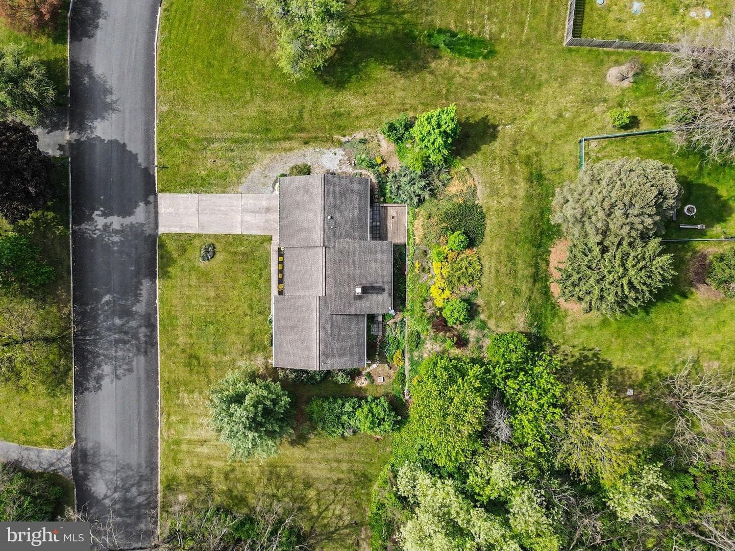 280 Shatto Drive photo 40