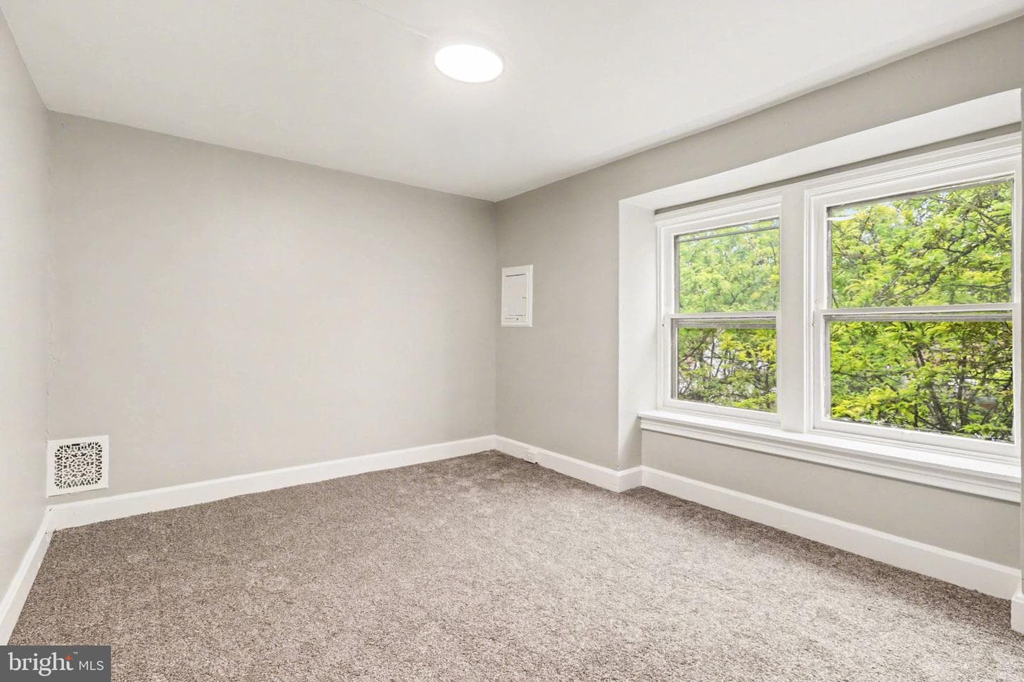 108 W Pomfret Street photo 17