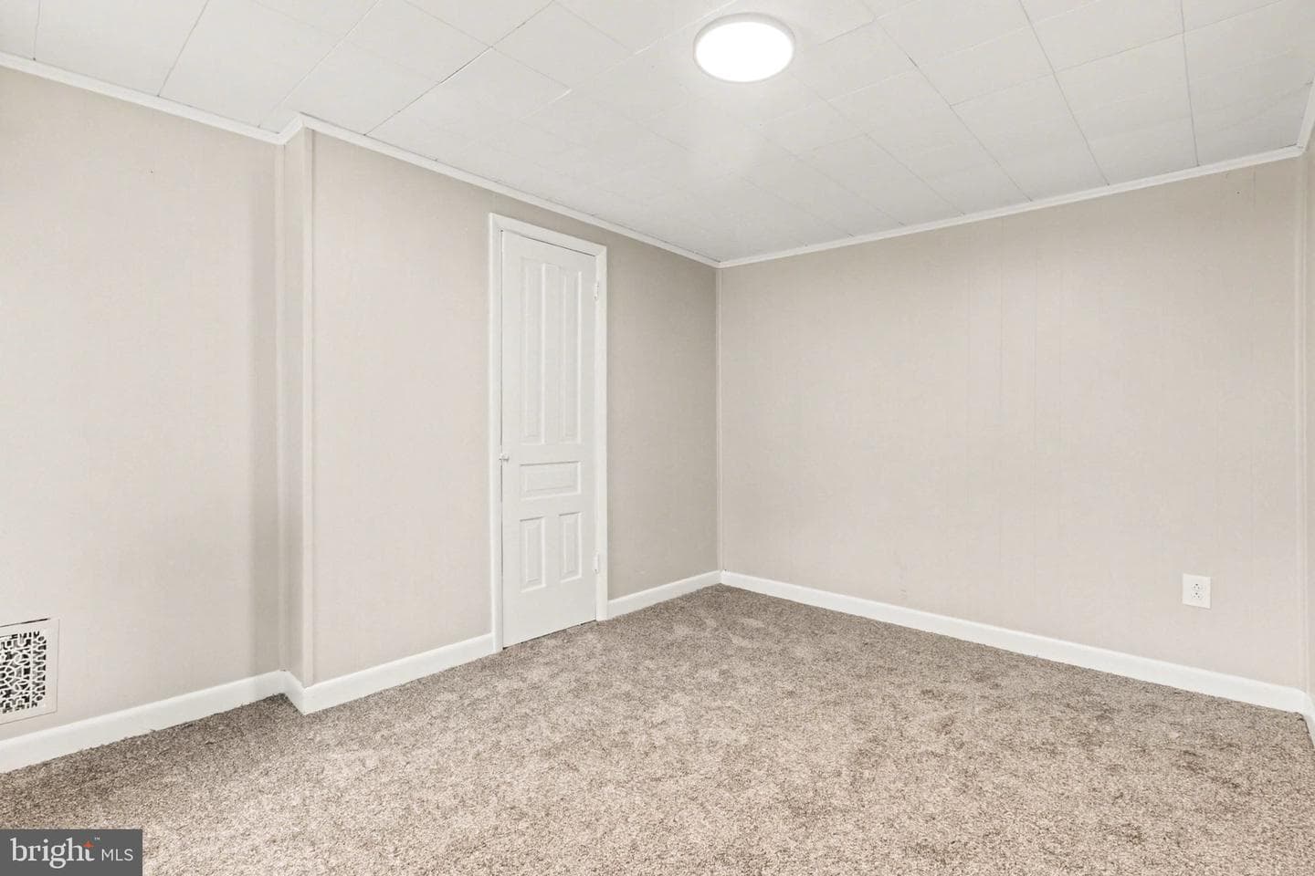 108 W Pomfret Street photo 19