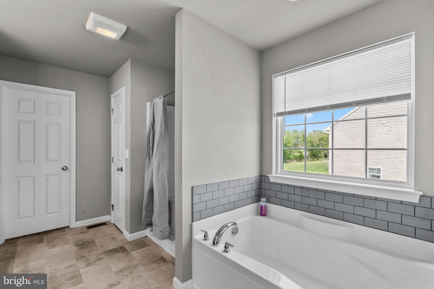 875 Ashfield Drive photo 21