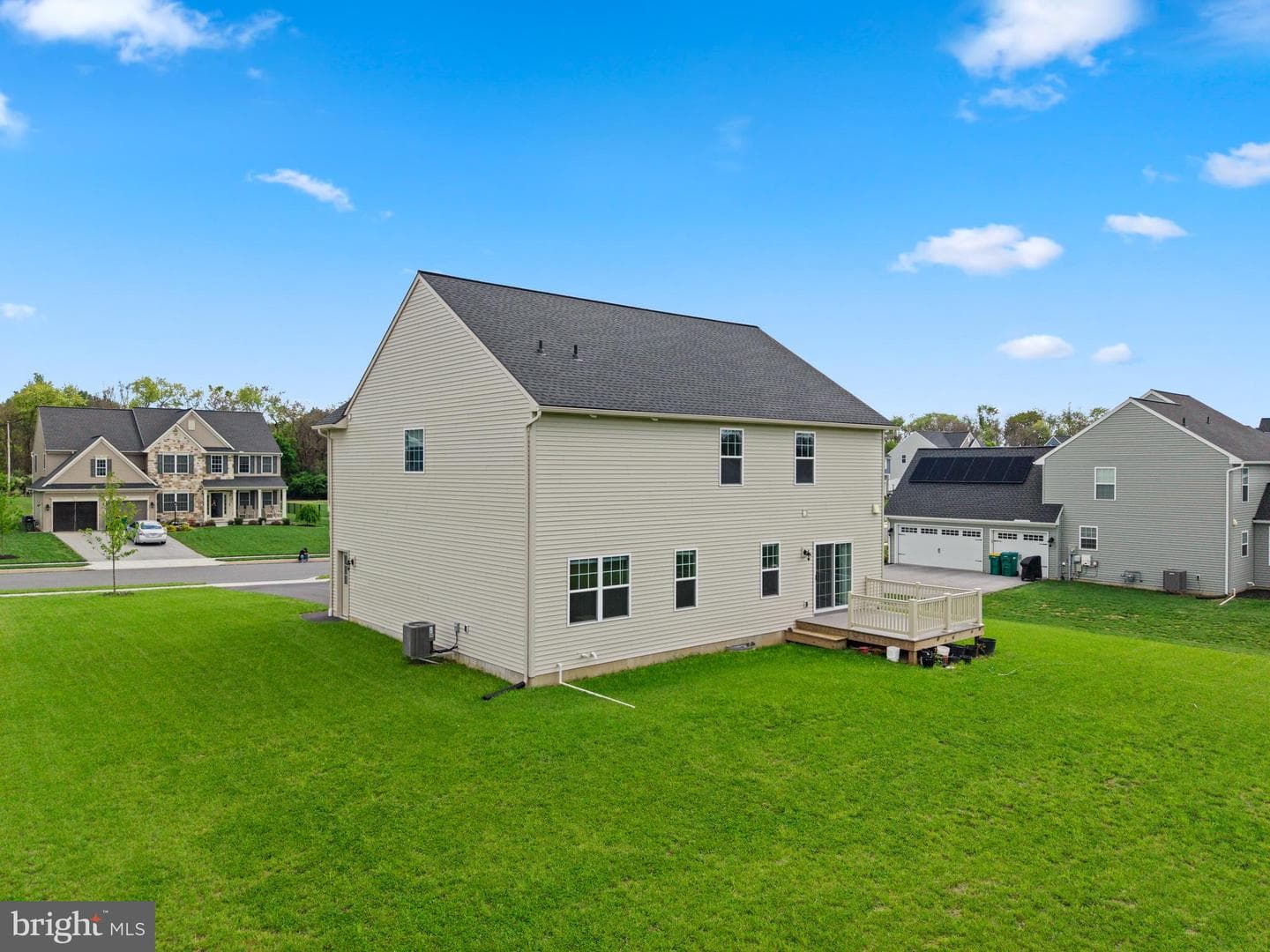 875 Ashfield Drive photo 3