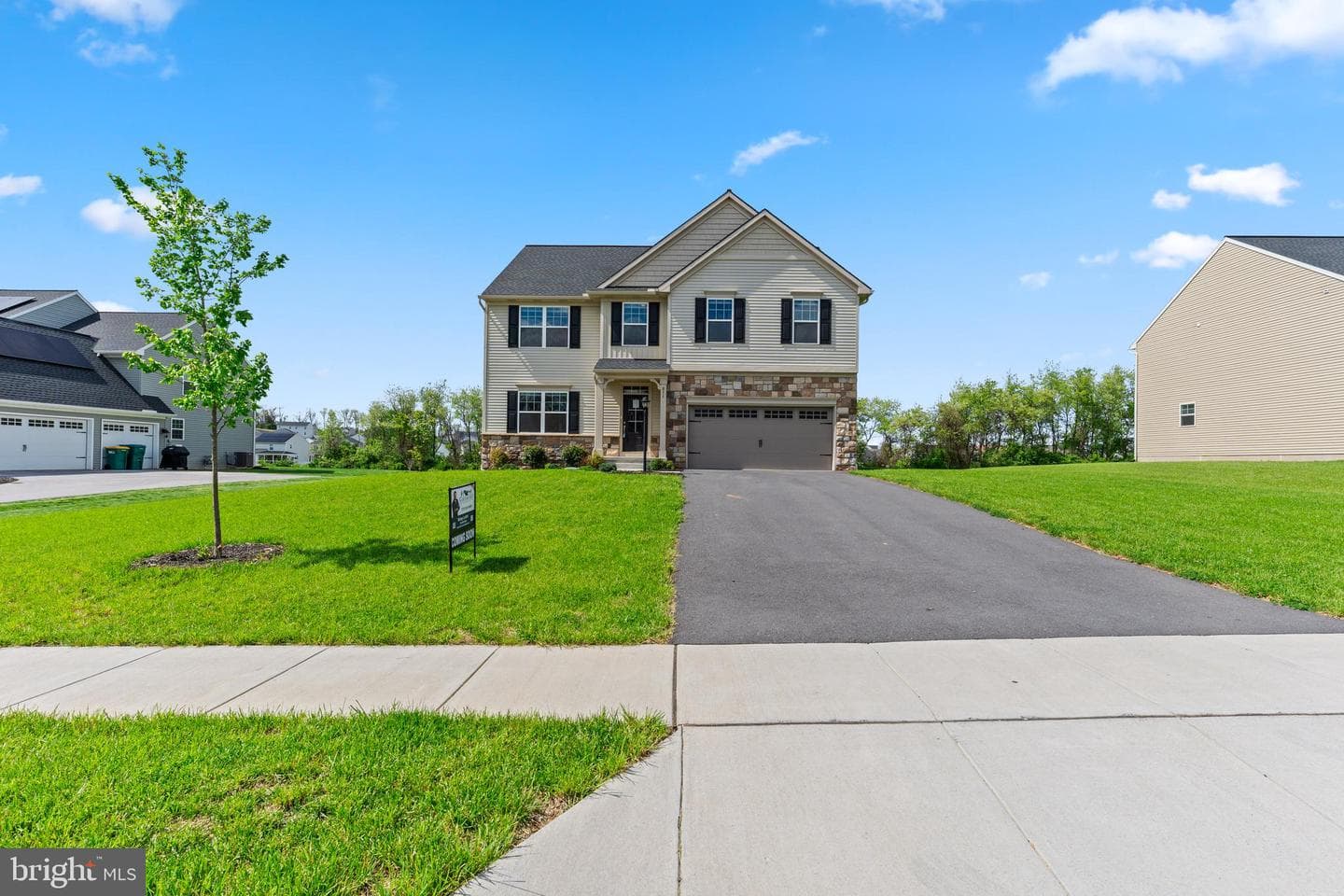 875 Ashfield Drive photo 30