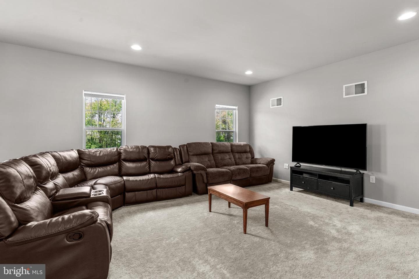875 Ashfield Drive photo 8