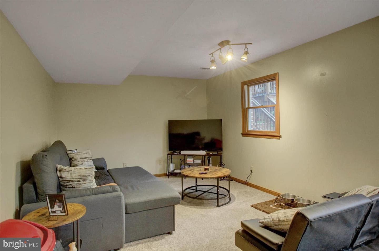 64 Diller Drive photo 43