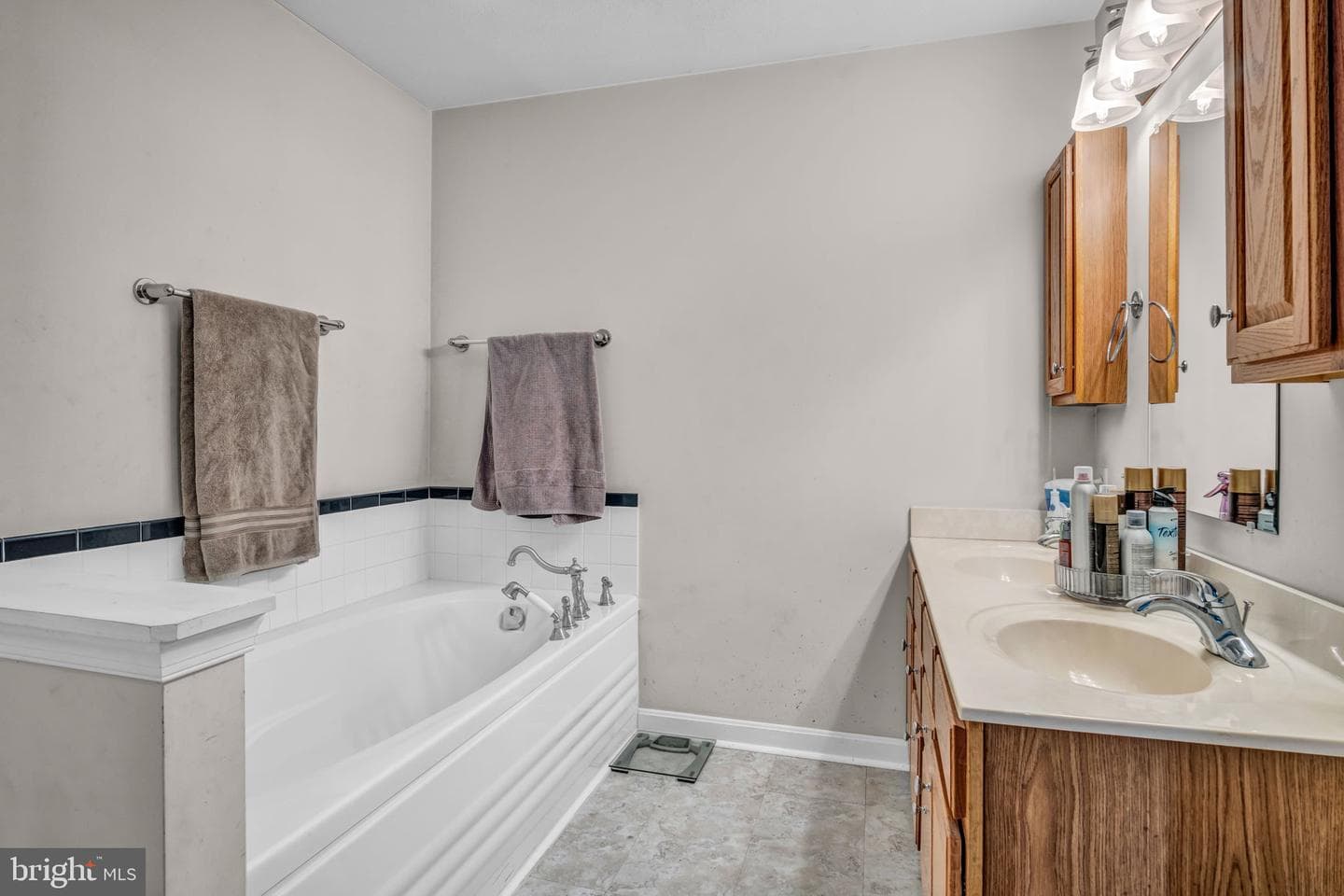 55 Ridge Avenue photo 12