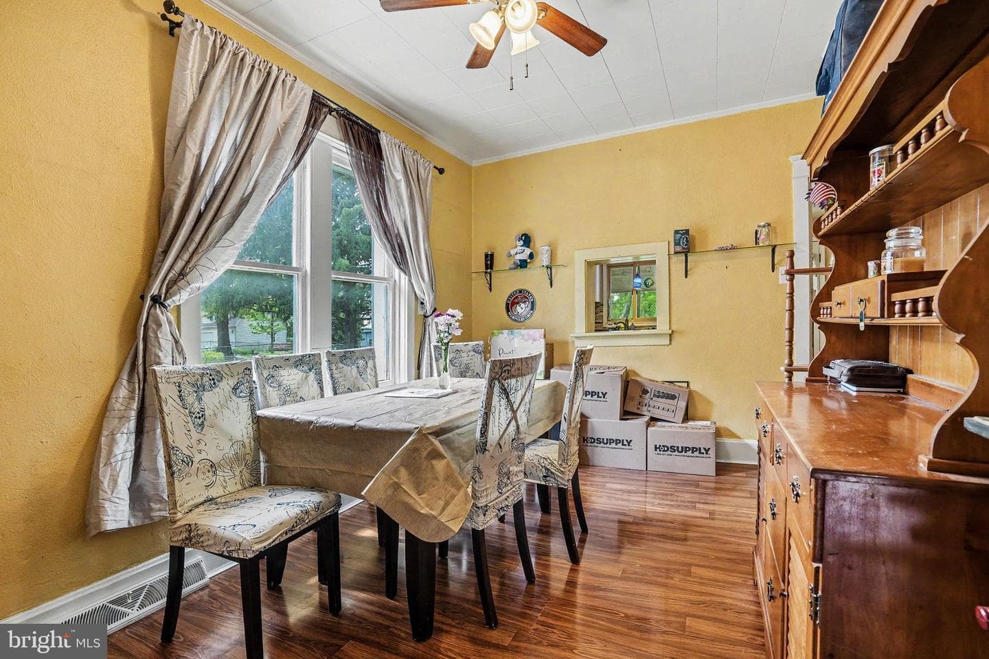231 Walton Street photo 9