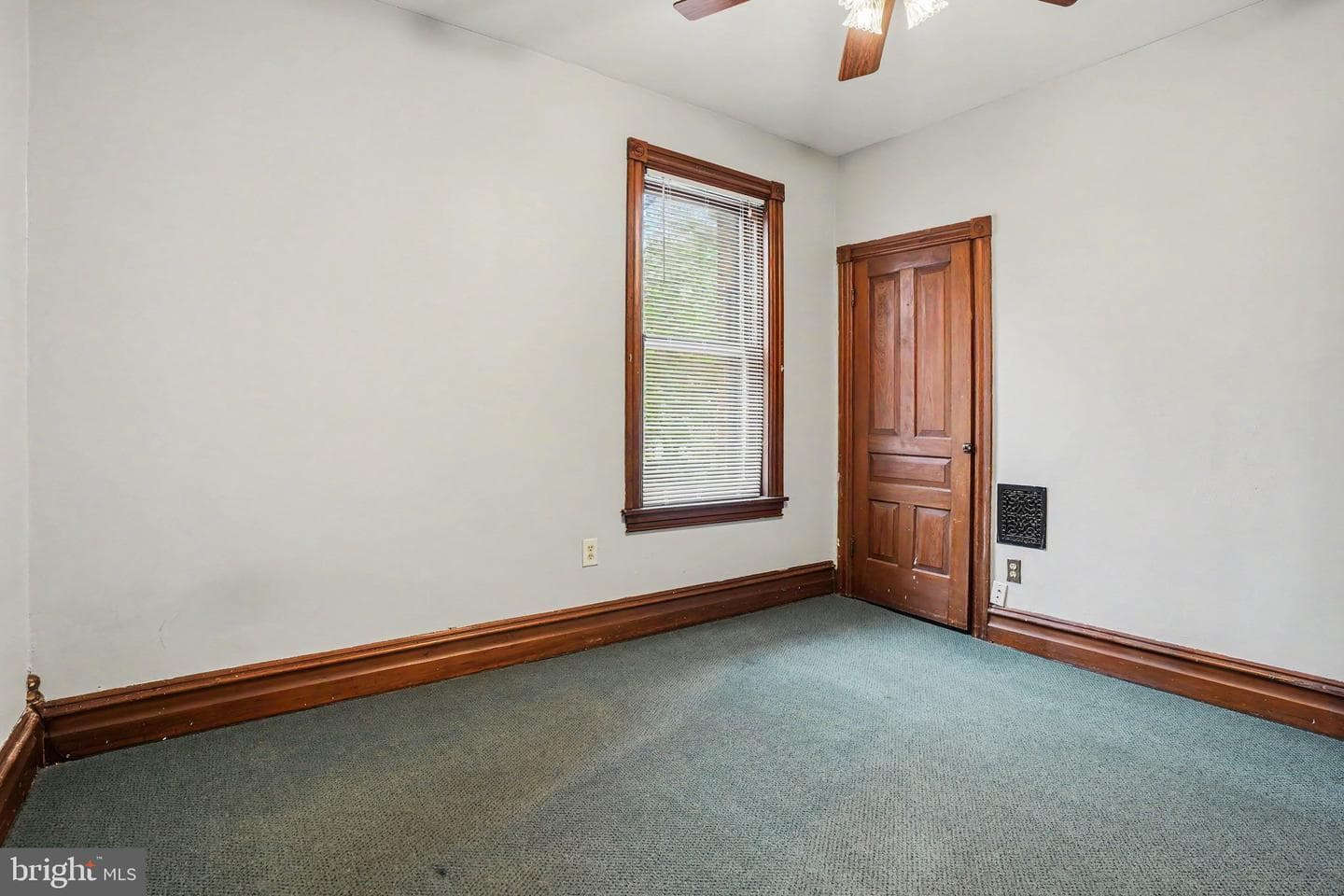 236 S West Street photo 16